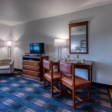 All Towne Suites Saint Robert Eksteriør bilde