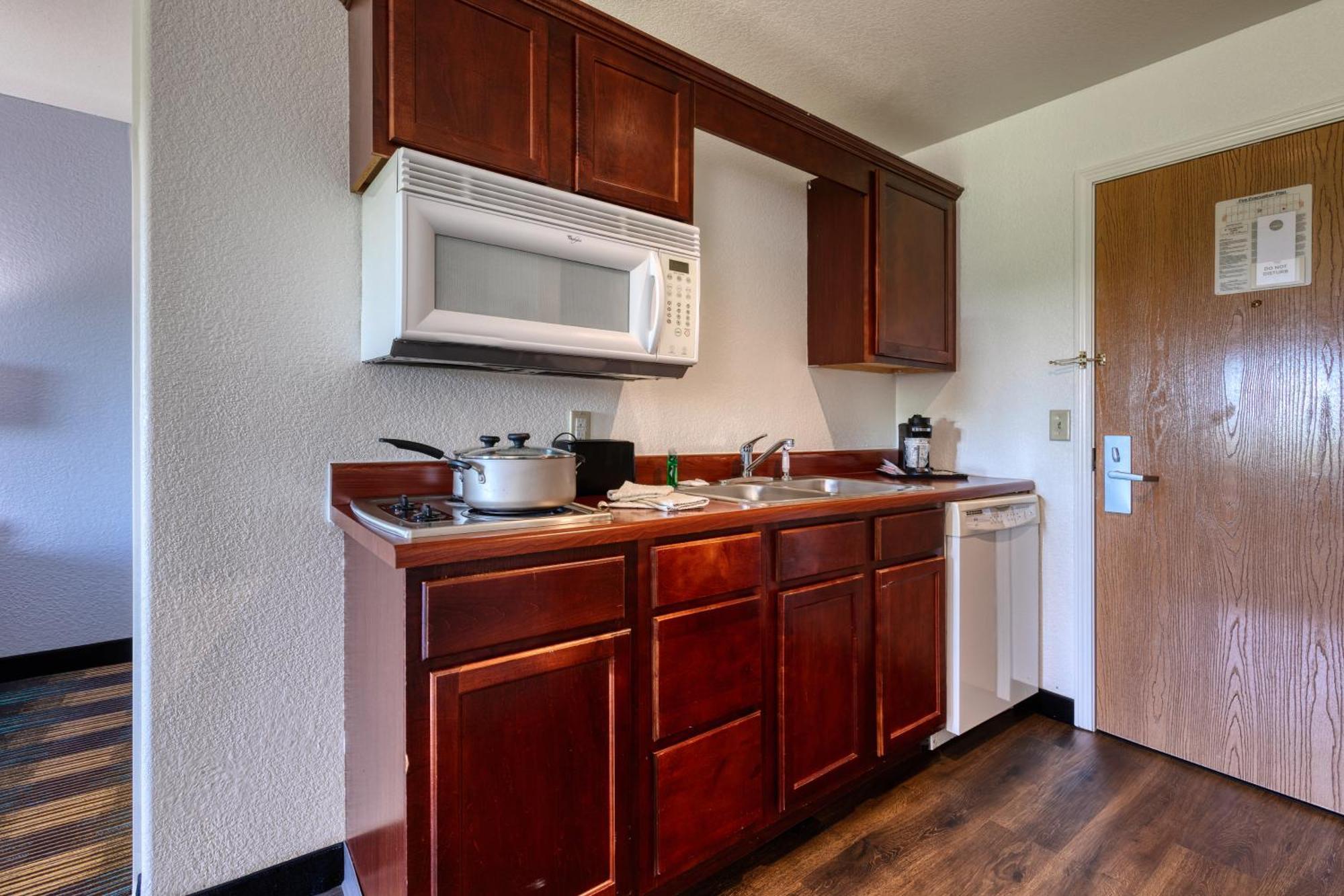 All Towne Suites Saint Robert Eksteriør bilde