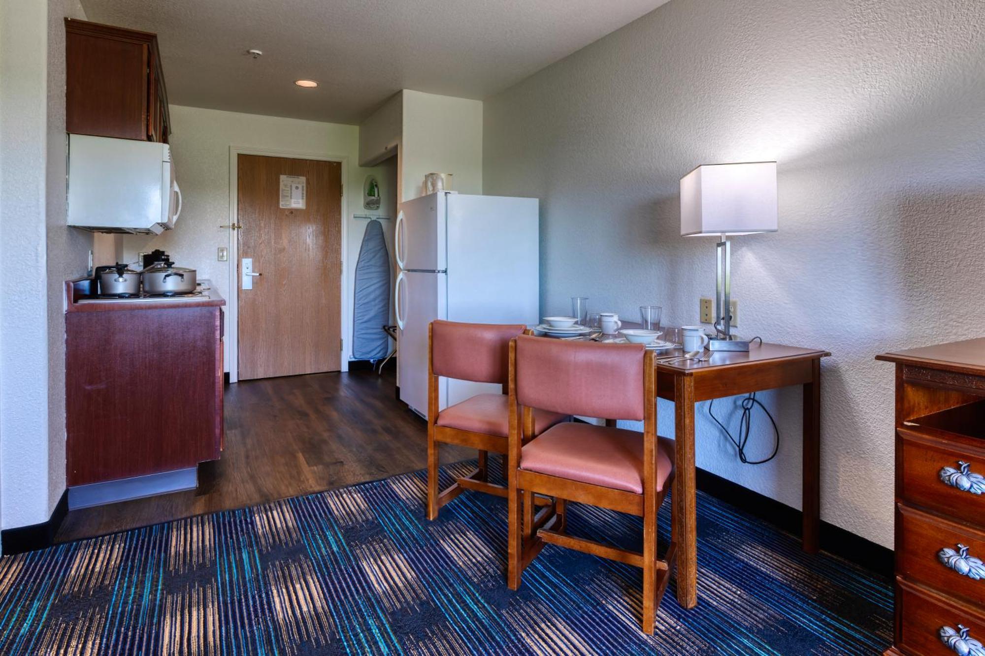 All Towne Suites Saint Robert Eksteriør bilde
